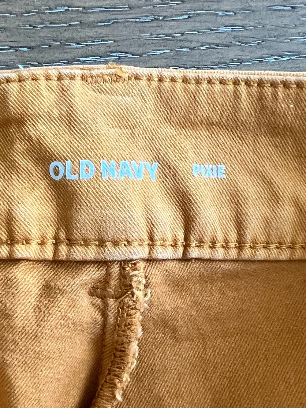 Old Navy Mid-Rise Pixie Chino Utility Pants Sunflower Gold Size 8 Tall - Picture 3 of 10